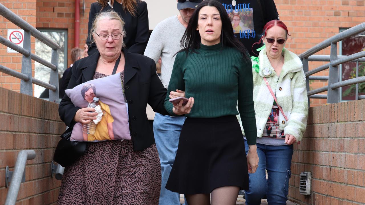 Zane Mellor's mother Georgie Burt (centre)
