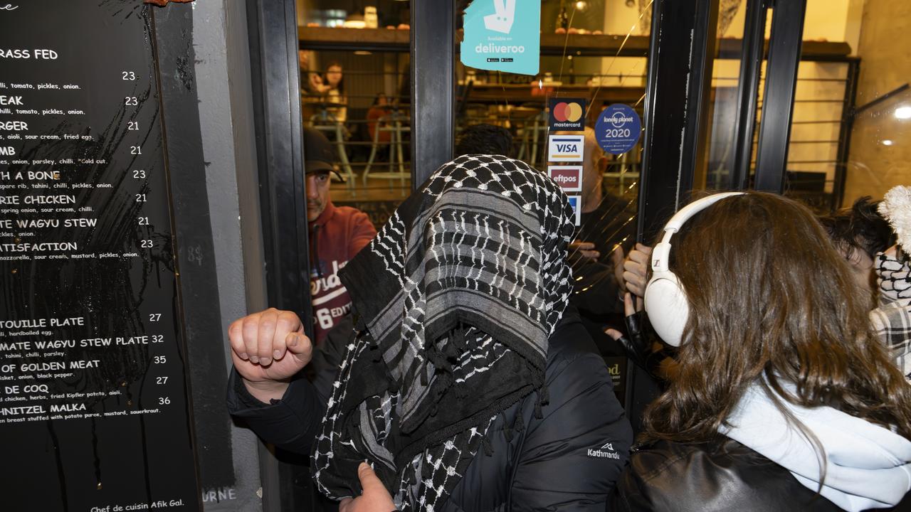Anti-Israeli protesters outside Israeli restaurant Miznon (file)