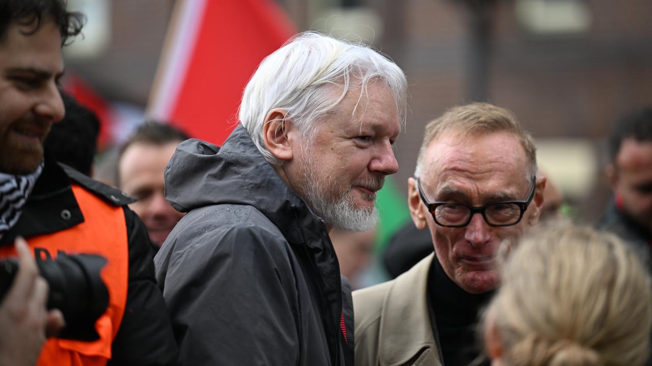 Julian Assange and Bob Carr