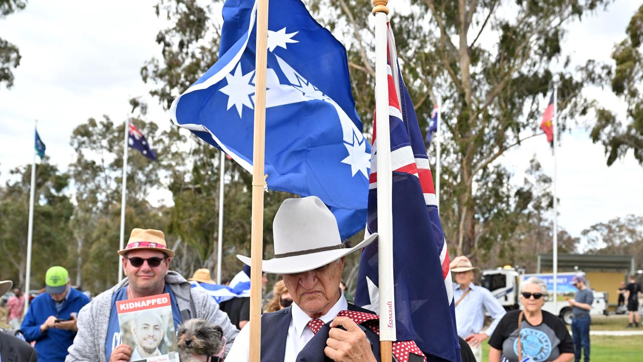 Bob Katter a rally against anti-Semitism at Parliament House.