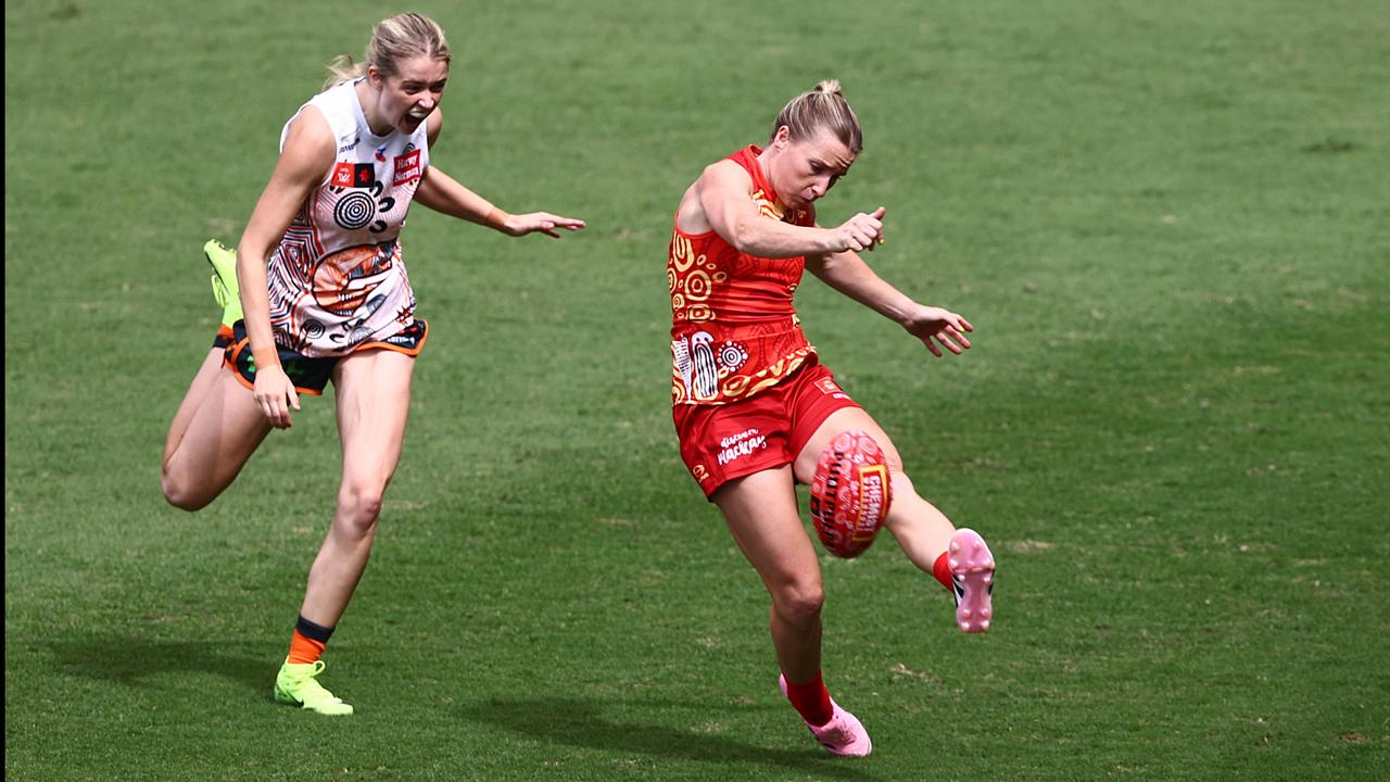 Niamh McLaughlin of the Suns
