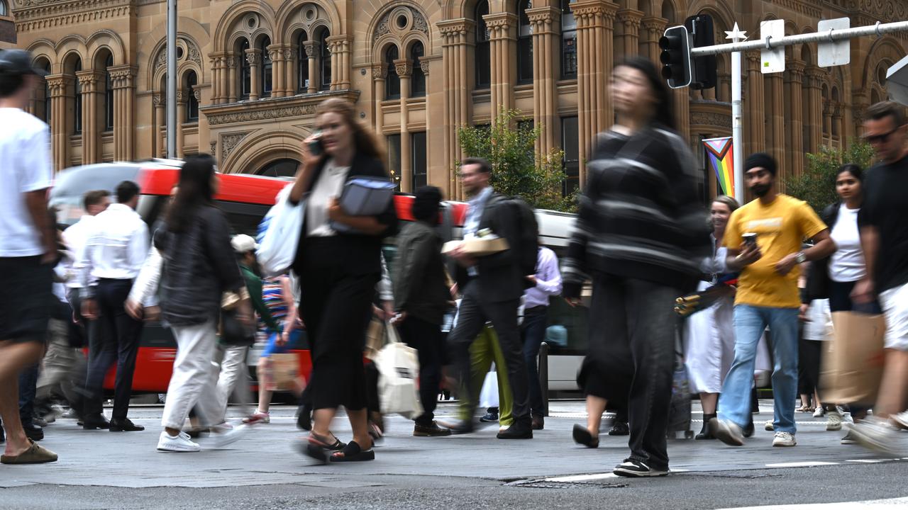Sydney CBD workers during lunchtime