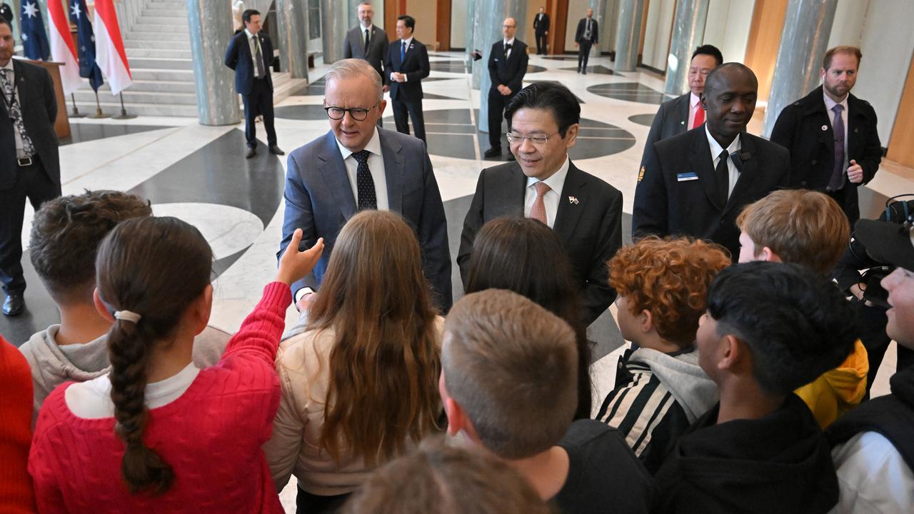 Prime ministers Anthony Albanese and Lawrence Wong