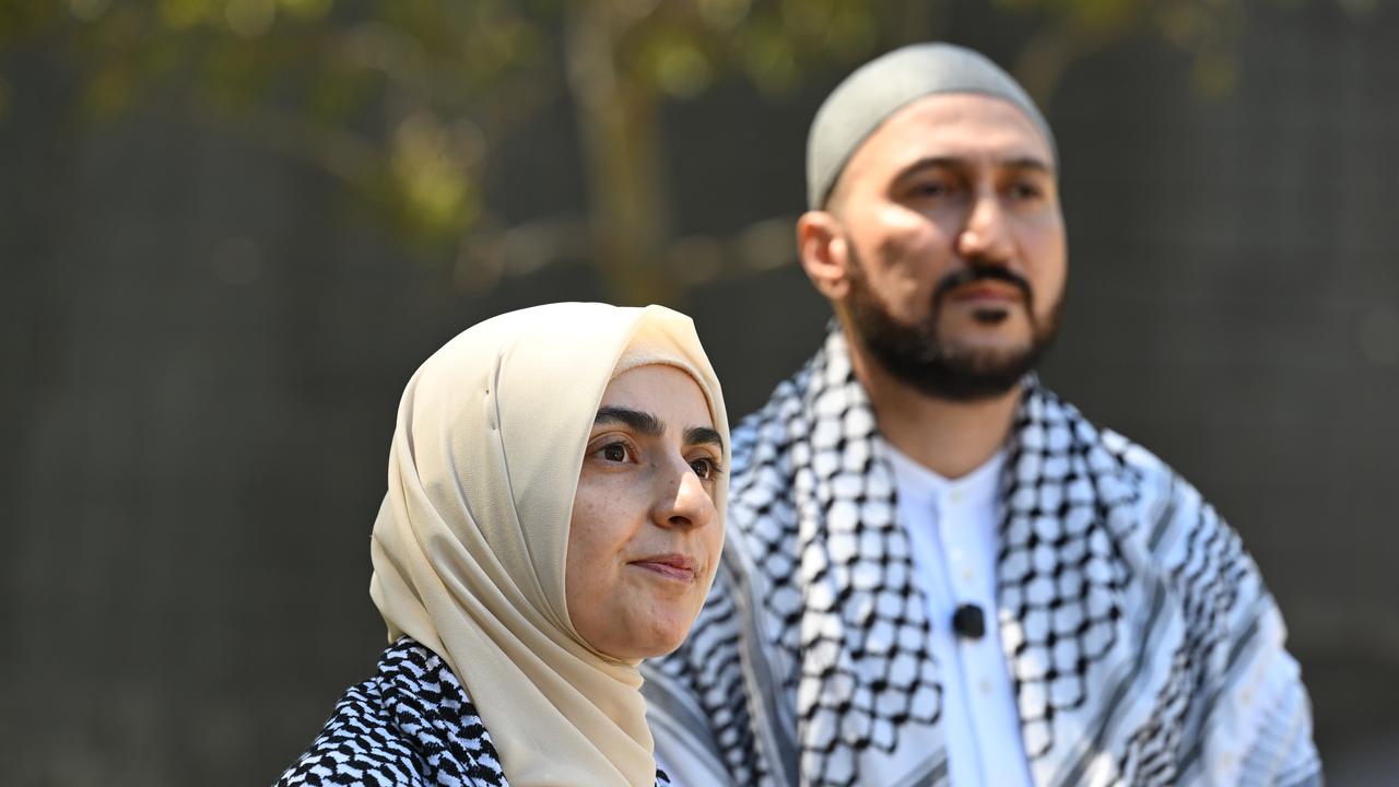 Hajar Rafiq (left) and Hudayfa Rafiq (file image)