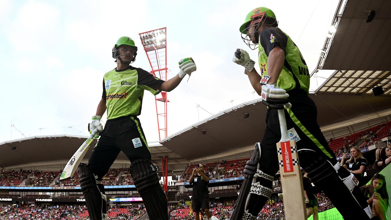 (L-R) Sam Konstas and David Warner.