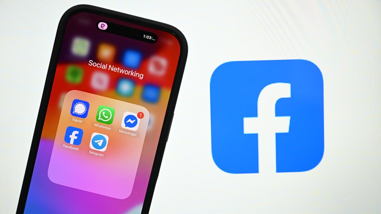 social networking apps displayed on a smart phone