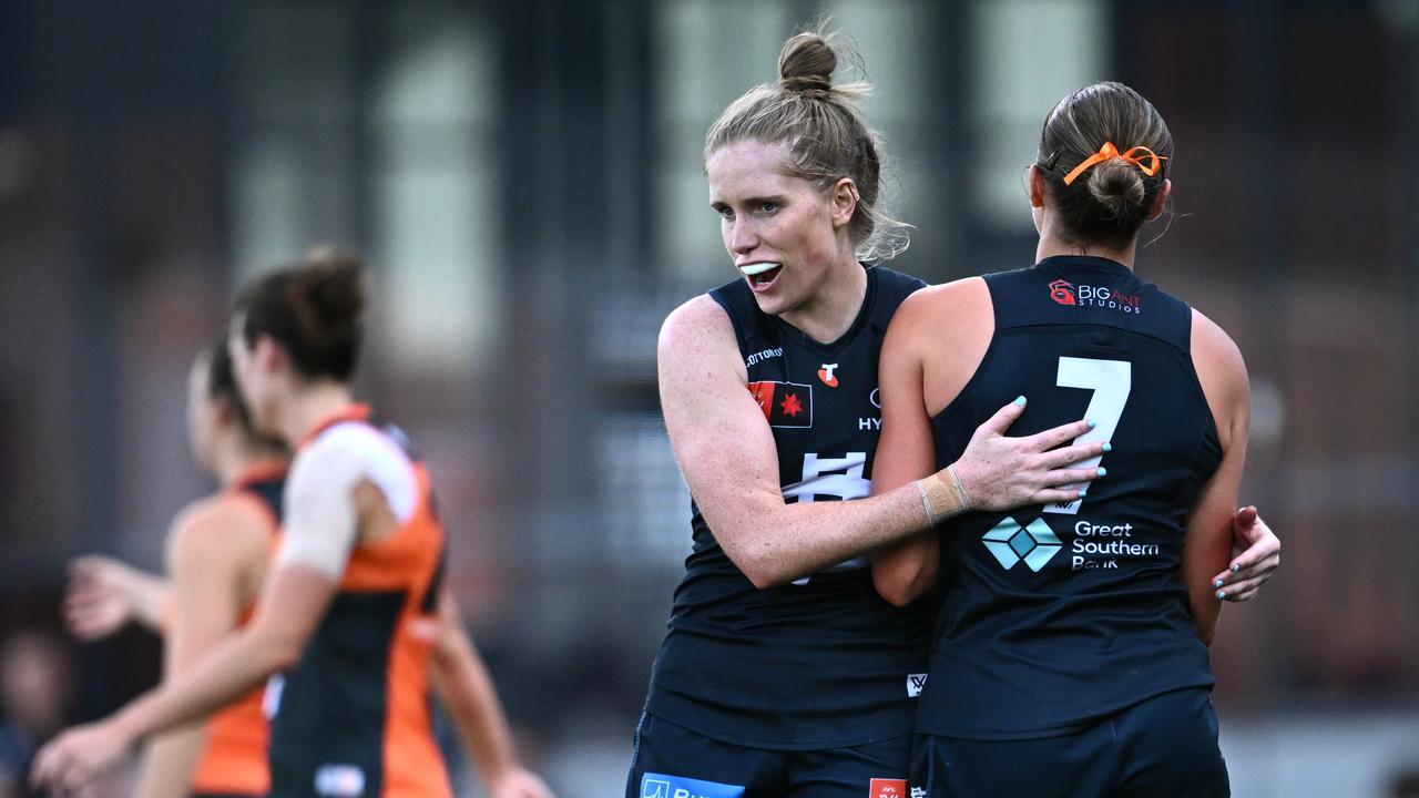 (L-R) Tara Bohanna and Poppy Scholz.