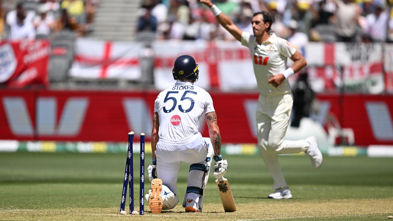 Starc bowls Ben Stokes.