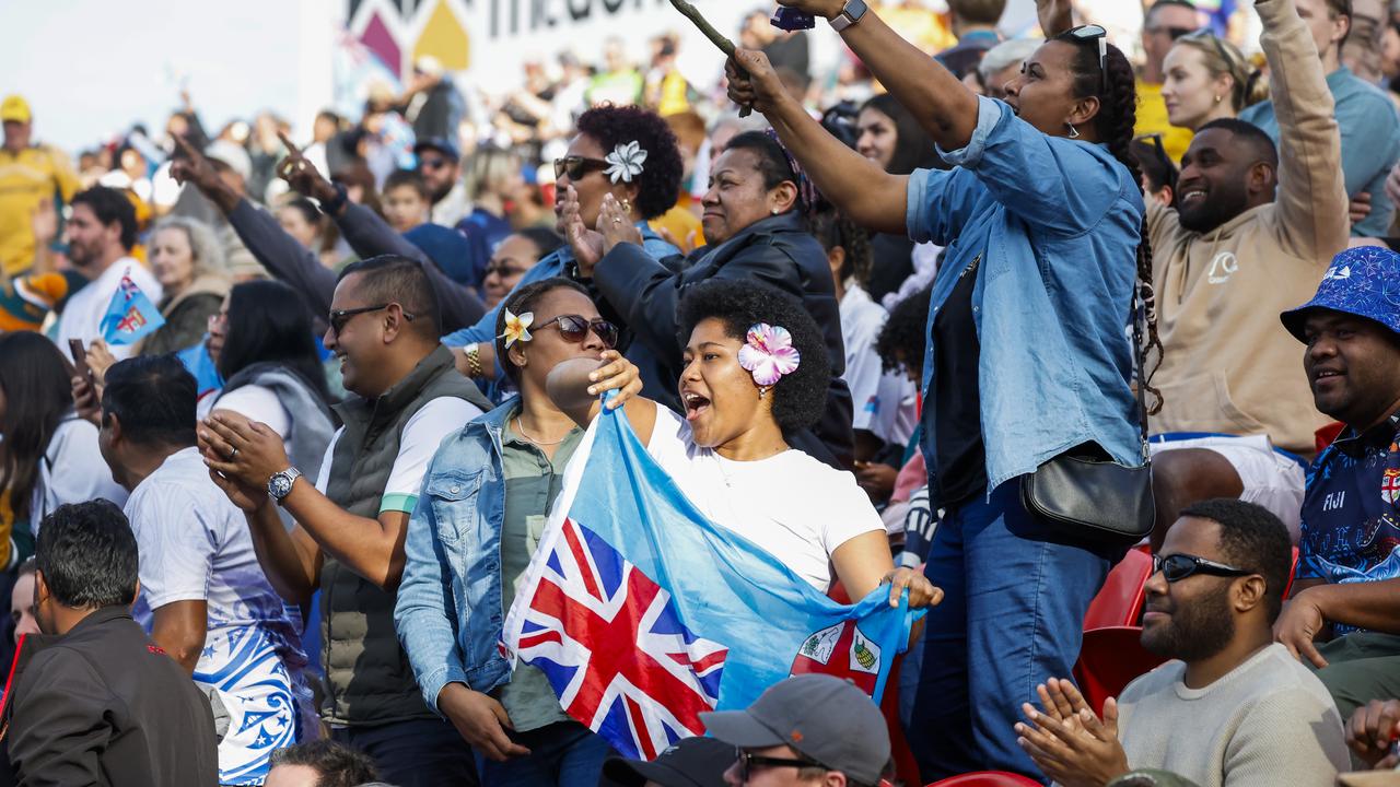 Fiji fans