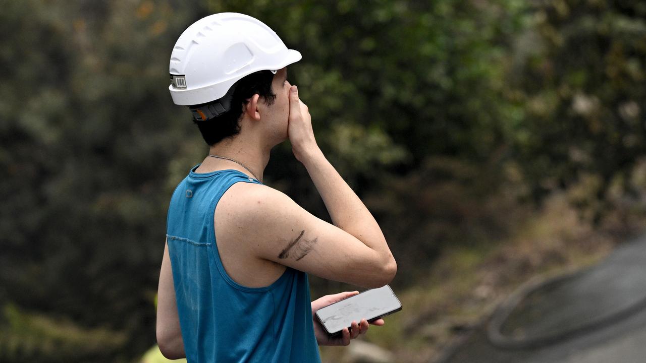 A bushfire destroys homes along Glenrock Paradein Koolewong