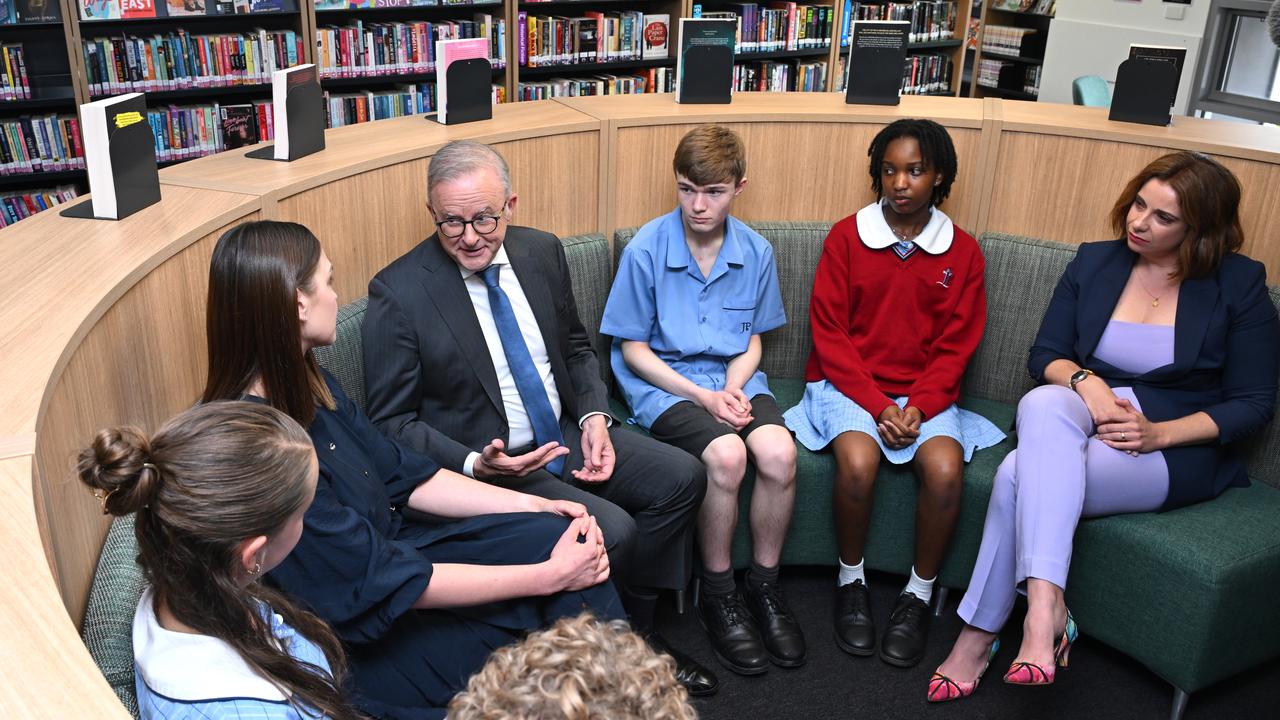 ANTHONY ALBANESE ANIKA WELLS SCHOOL VISIT
