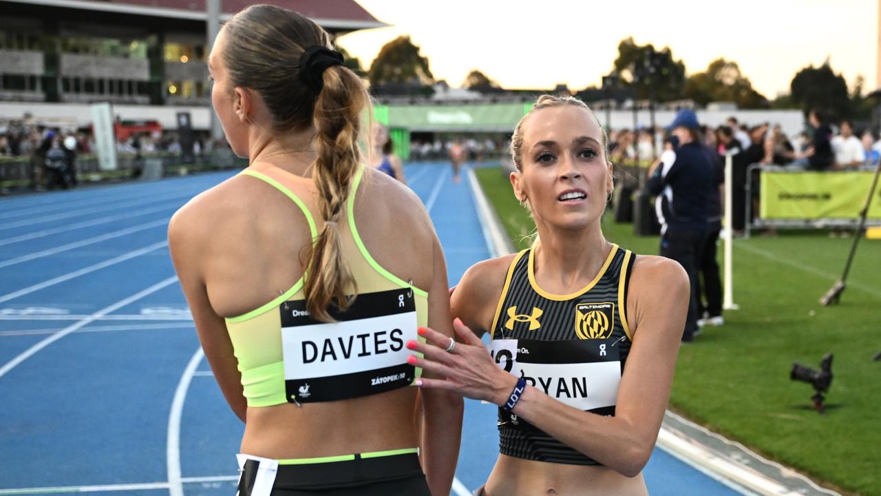 (L-R) Rose Davies and Lauren Ryan.