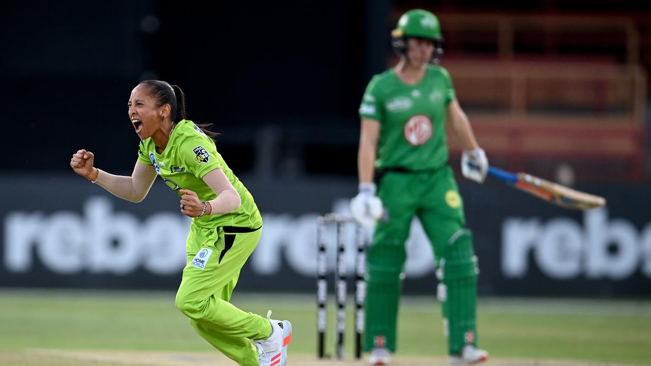 (L-R) Shabnim Ismail and Elyse Villani.