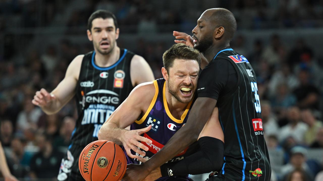 Milton Doyle tried to be a human roadblock to Matthew Dellavedova.