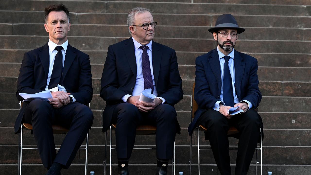 Chris Minns, Anthony Albanese and Rabbi Dr Benjamin Elton