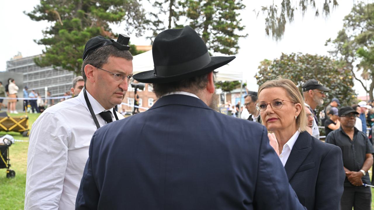 The Liberal Party's Julian Leeser and  Sussan Ley visit Bondi