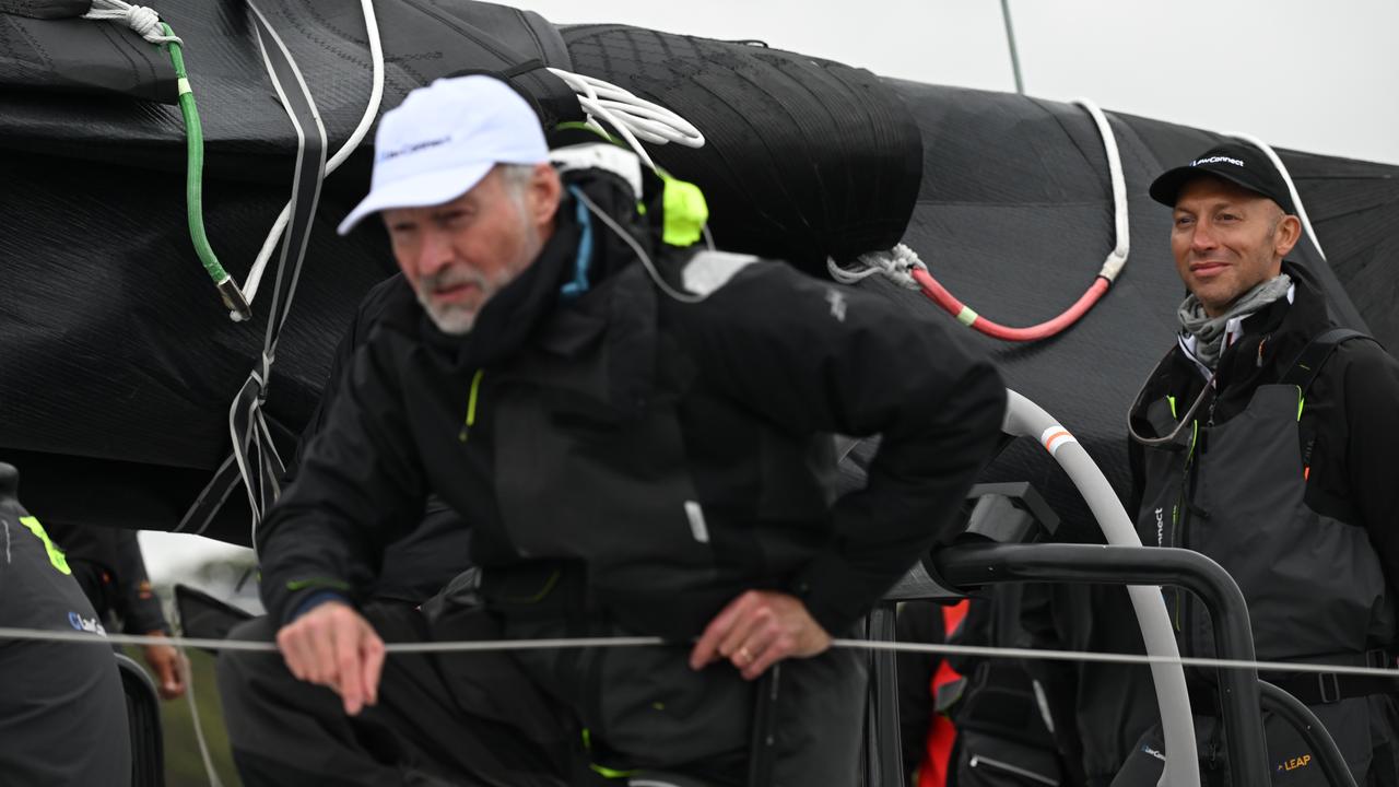 Competitors race towards Sydney Heads