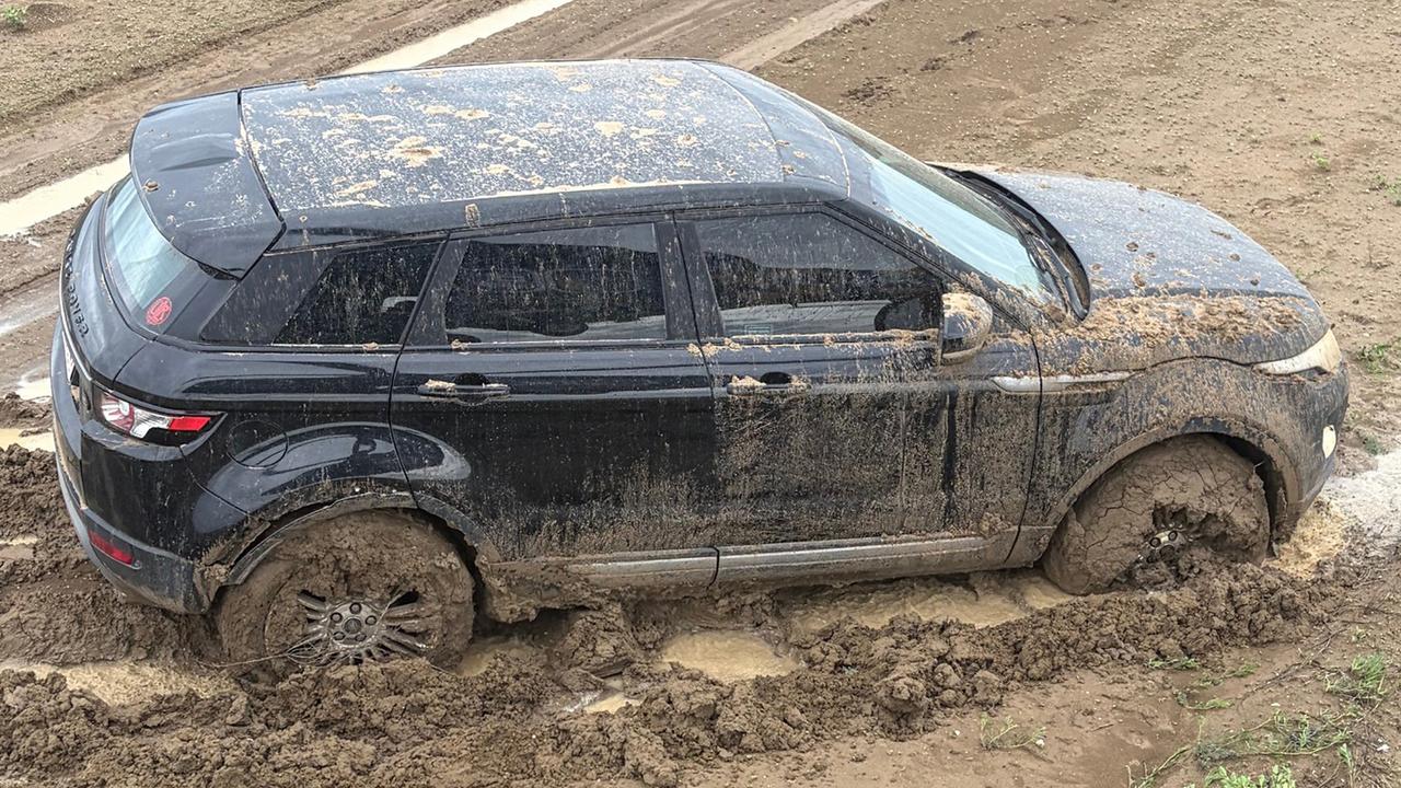 The vehicle bogged in mud