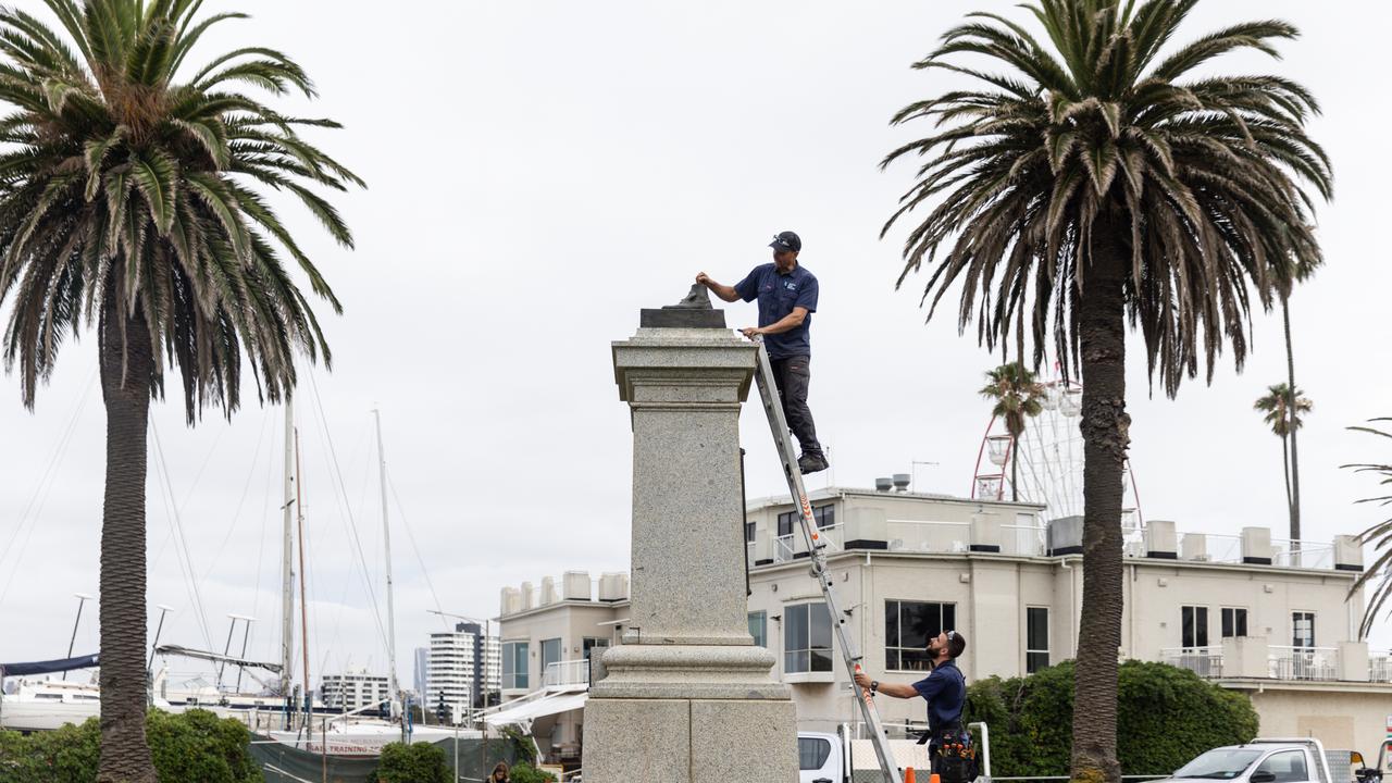 CAPTAIN COOK STATUE VANDALISED MELBOURNE