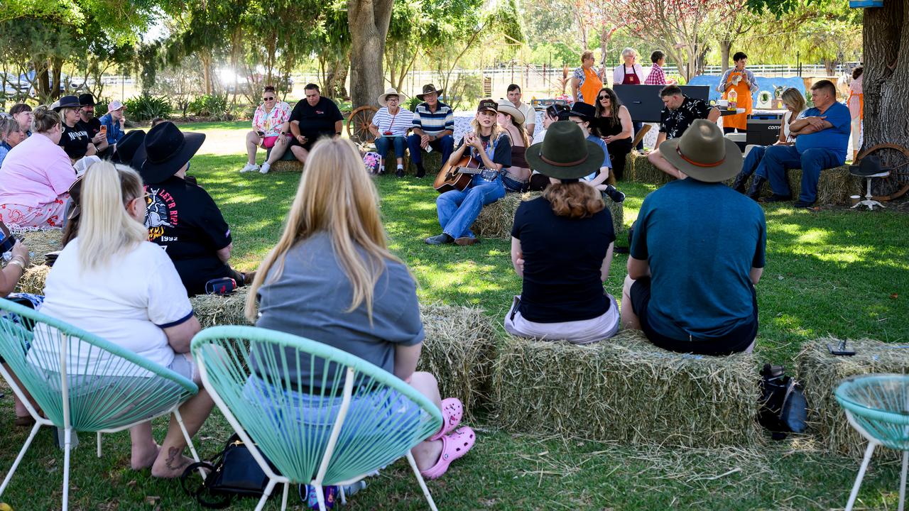 Country singer-songwriter Max Jackson (centre) performs