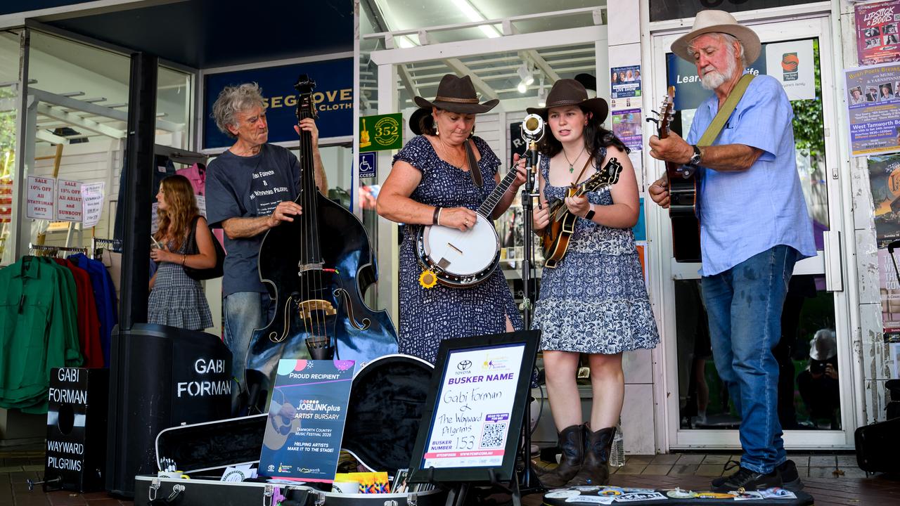 Buskers Gabi Forman and The Wayward Pilgrims