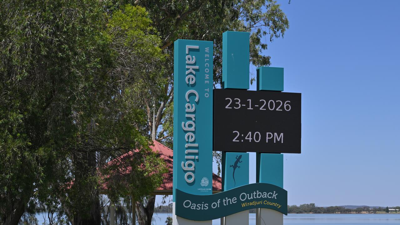 Sign post saying Lake Cargelligo