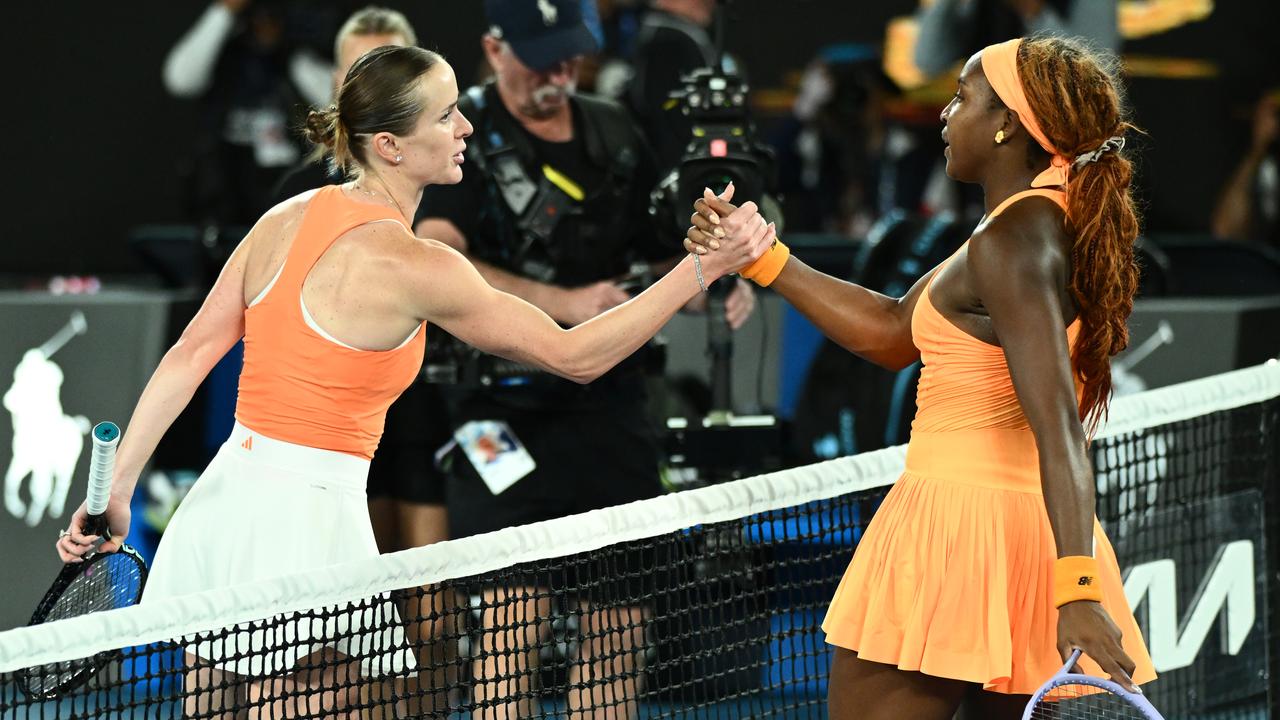 Svitolina shakes hands with Gauff.