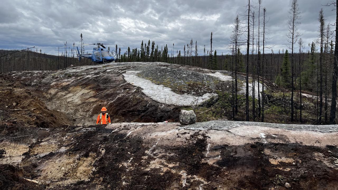 A spodumene-bearing boulder (file)