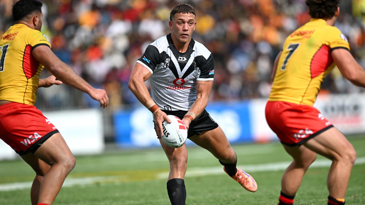 Kurt Donoghoe (centre)