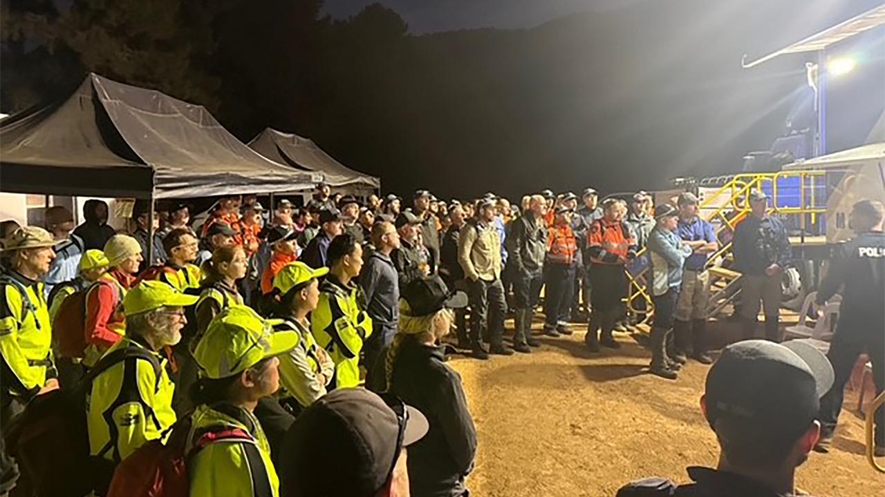 Crews being briefed before a search