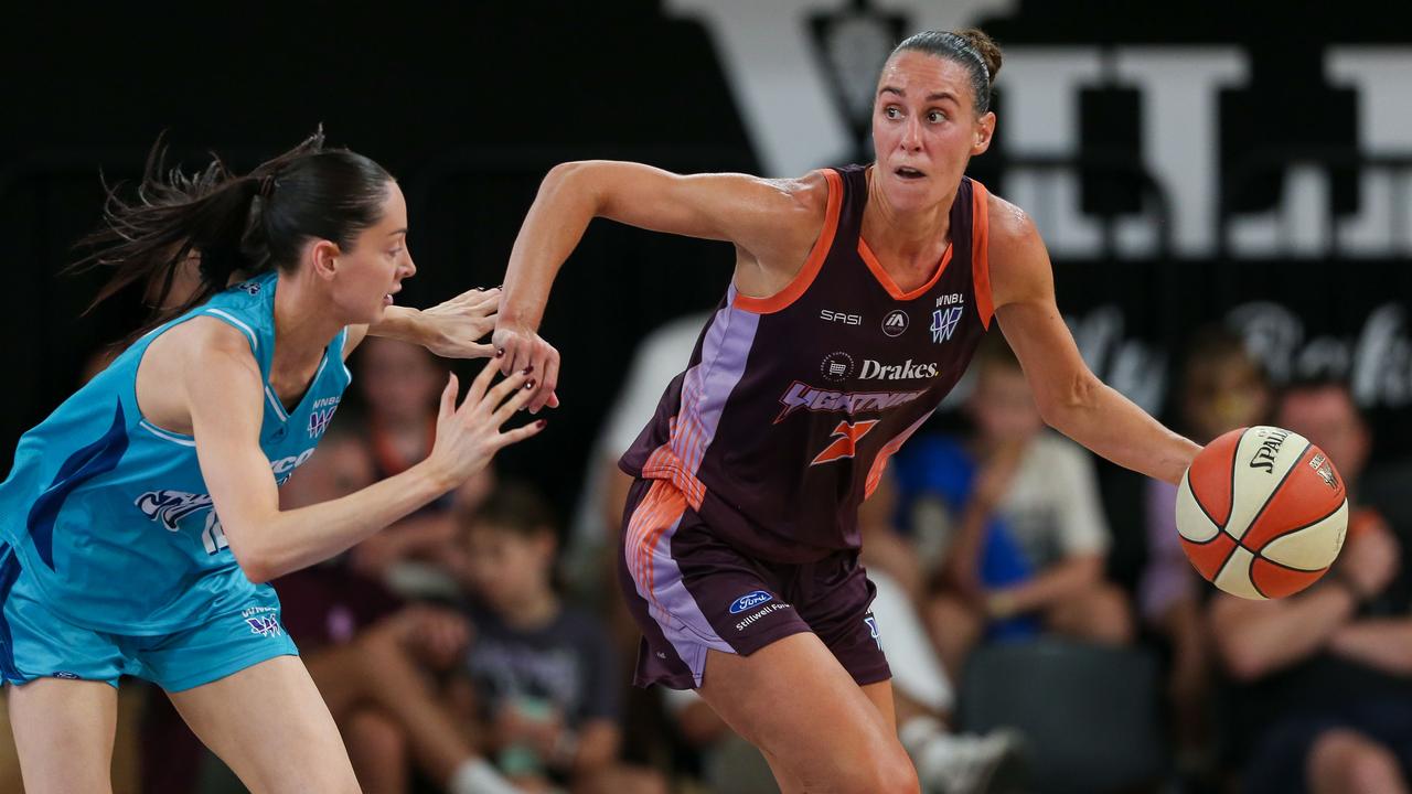 (L-R) Imogen Rock and Steph Talbot.