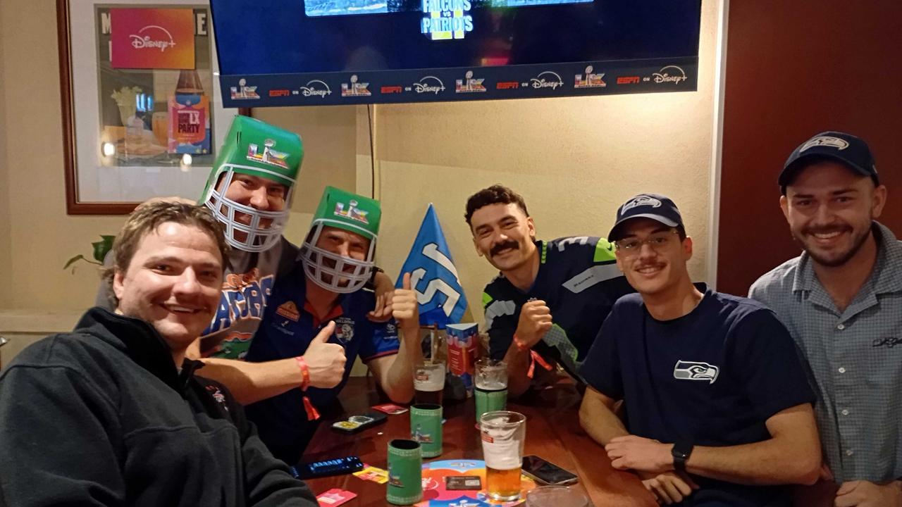 Punters crowd pubs across Melbourne for Super Bowl