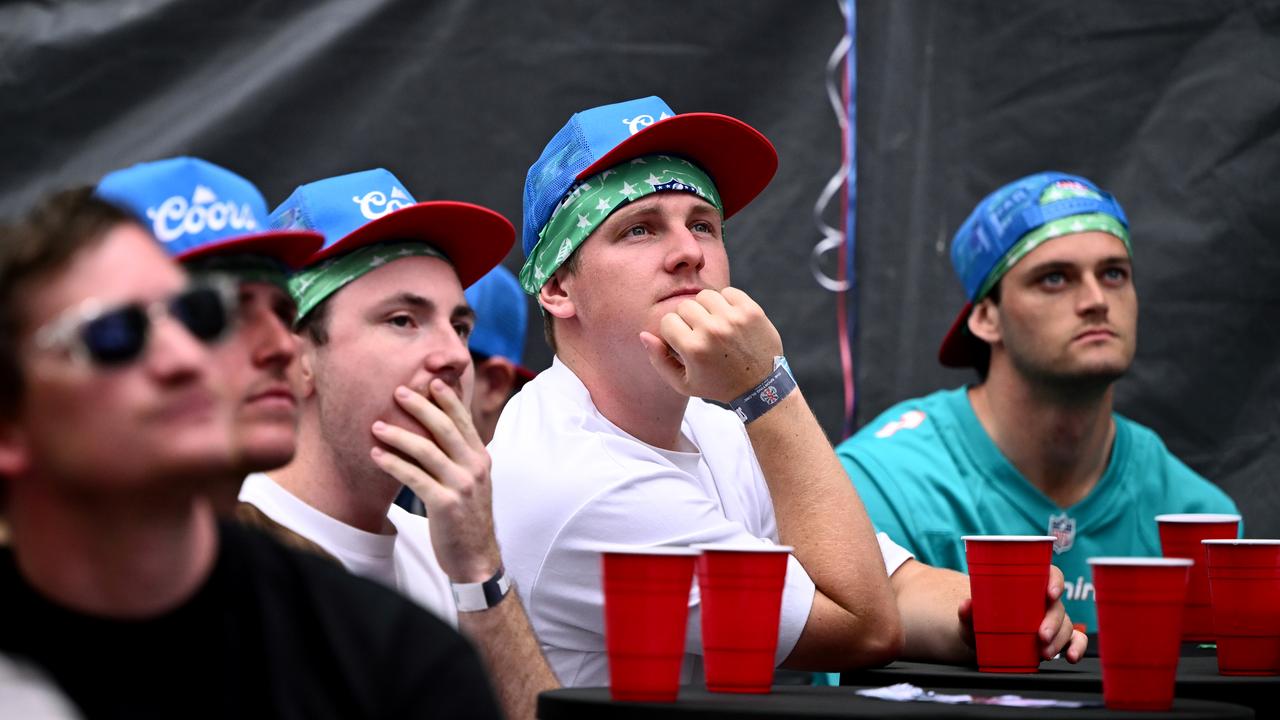 Super Bowl supporters 