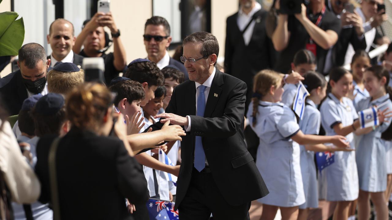 Israeli President Isaac Herzog meets students