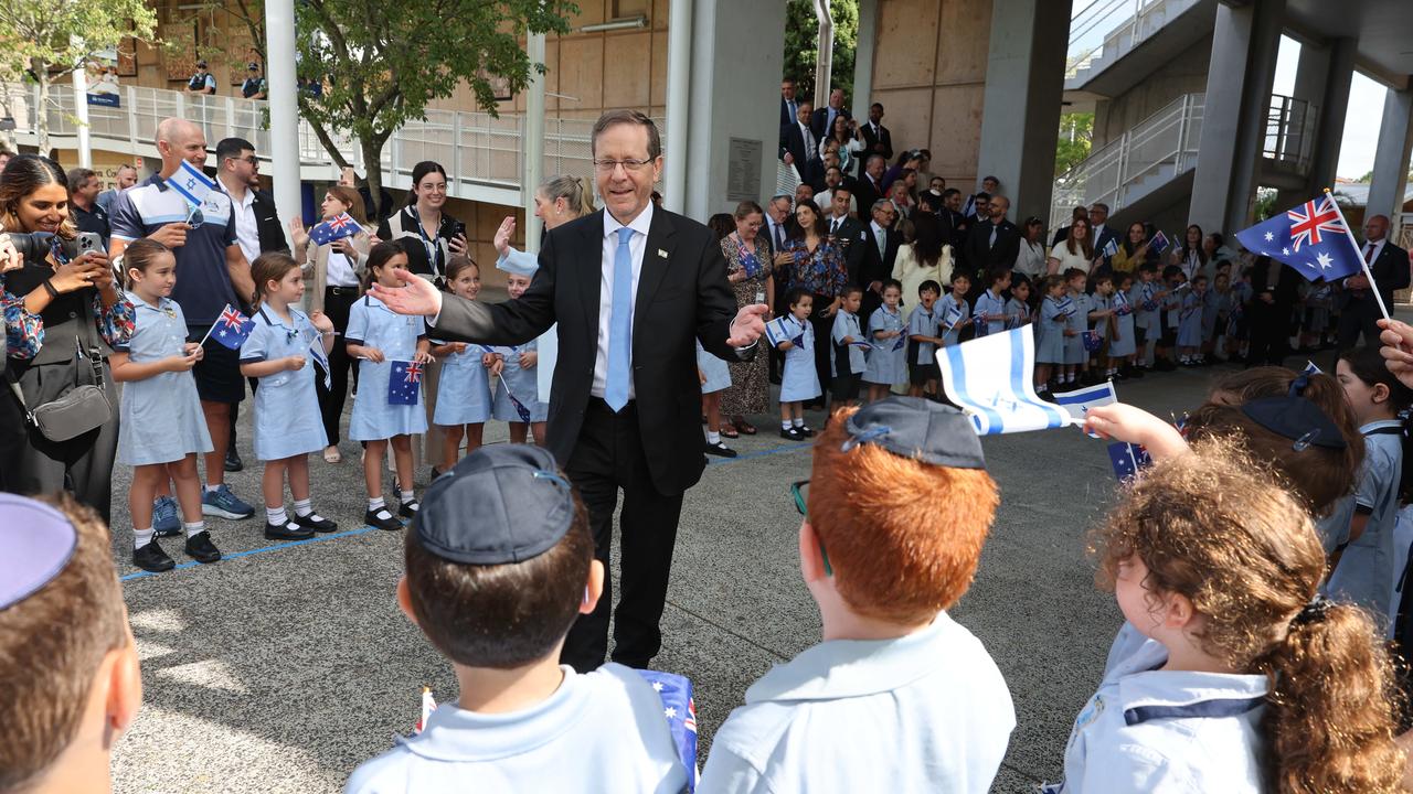Isaac Herzog meets students at Moriah War Memorial College