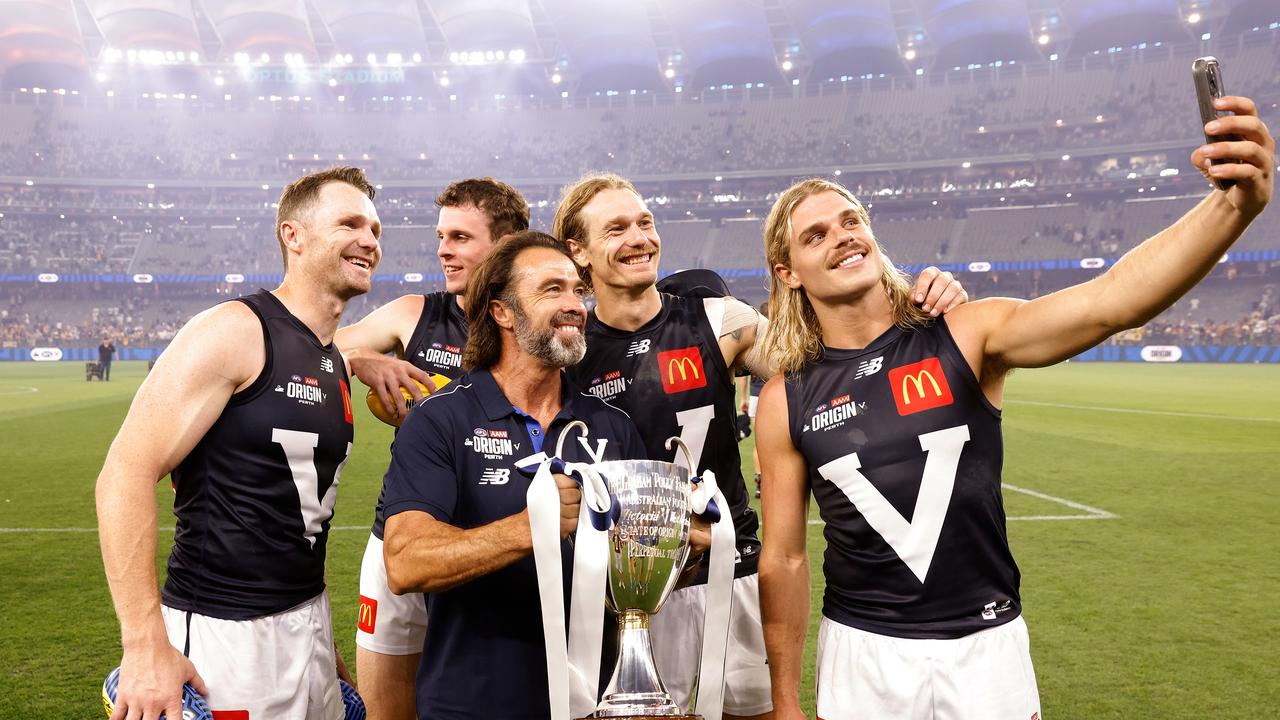 Bailey Smith and fellow champs