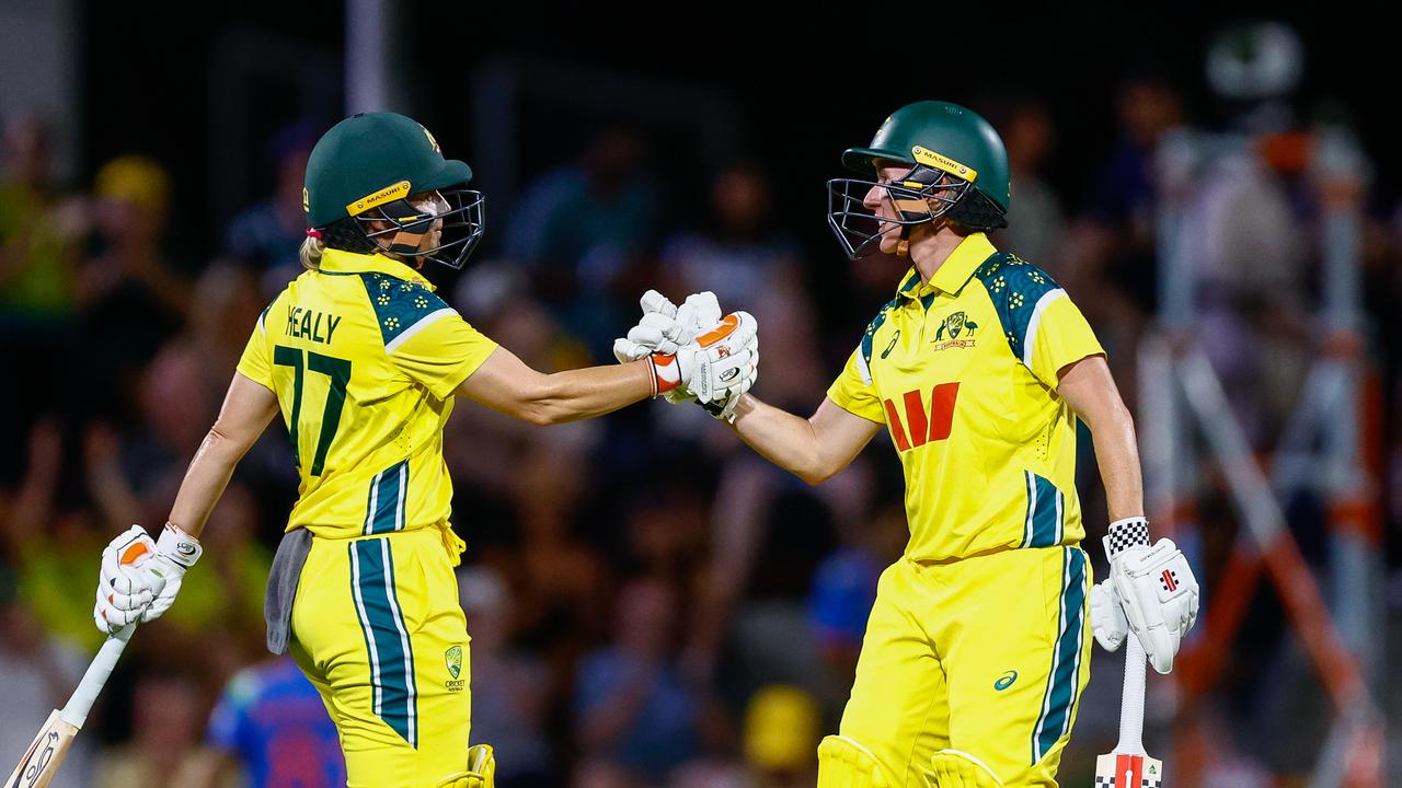Alyssa Healy and Beth Mooney