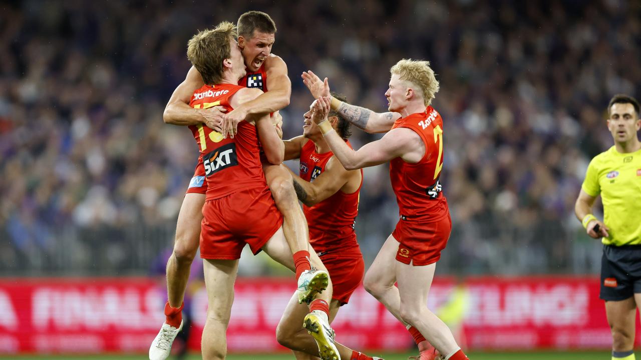 Celebrating Suns players.