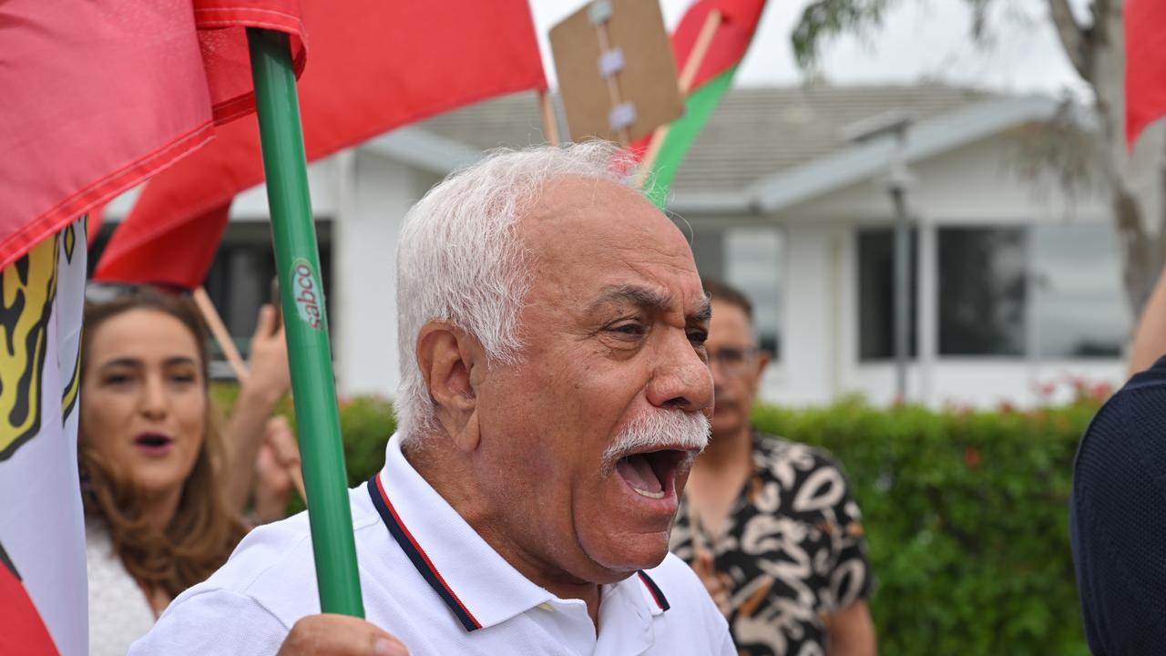Iranian Australian Fab celebrates outside Iran's embassy
