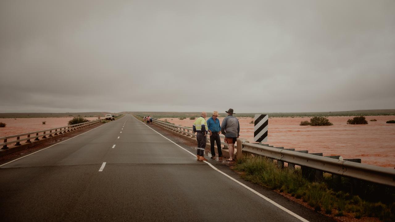 Flooding in central Australia between Glendambo and Coober Pedy
