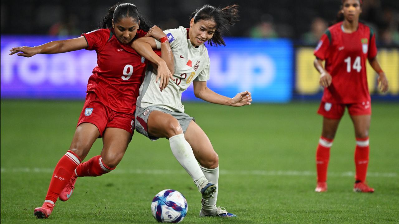 Rania Sidiqi Anika of Bangladesh tussles with China's Chen Qiaozhu.