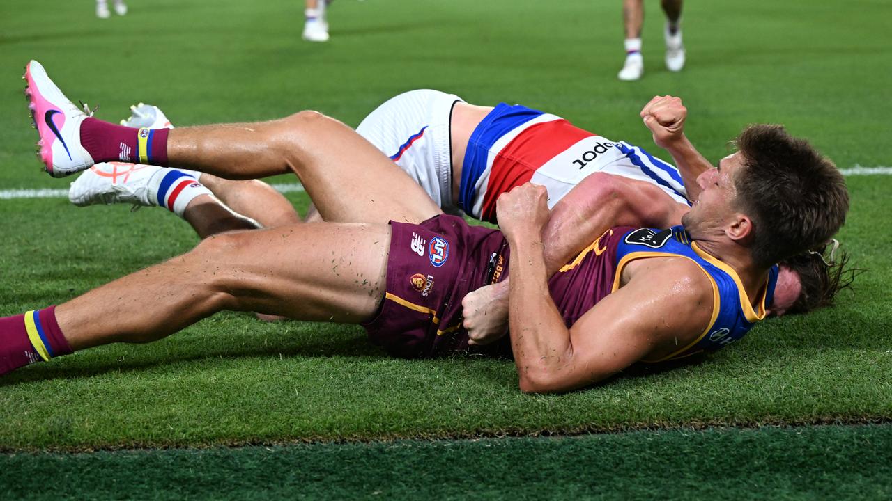 Zac Bailey and Michael Sellwood of Western Bulldogs