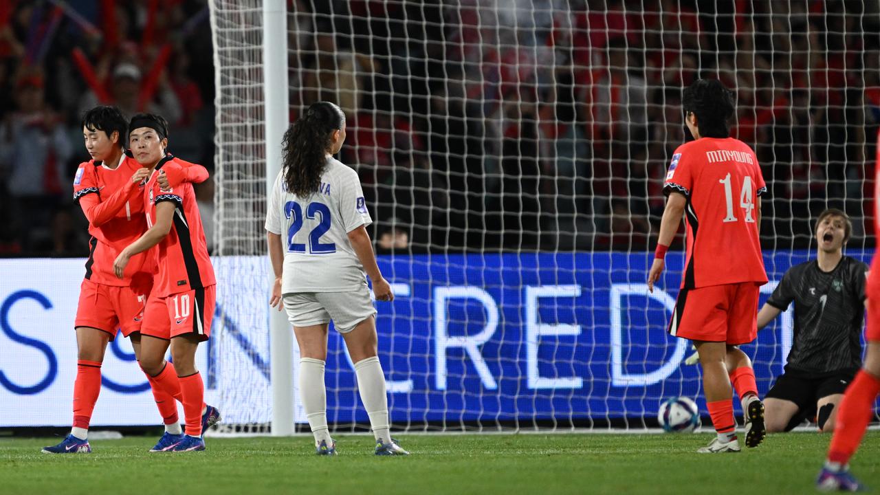 South Korea celebrates Ji Soyun's goal