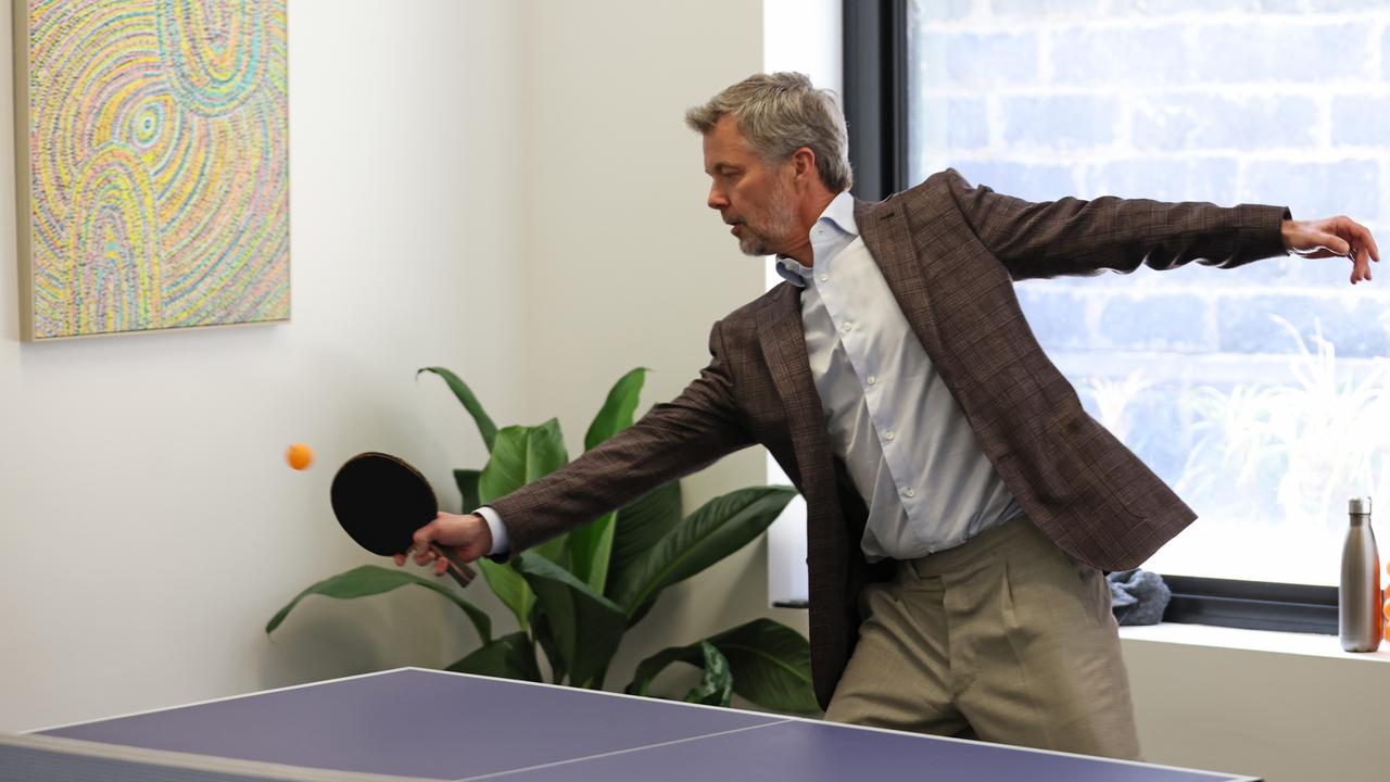 King Frederik plays table tennis
