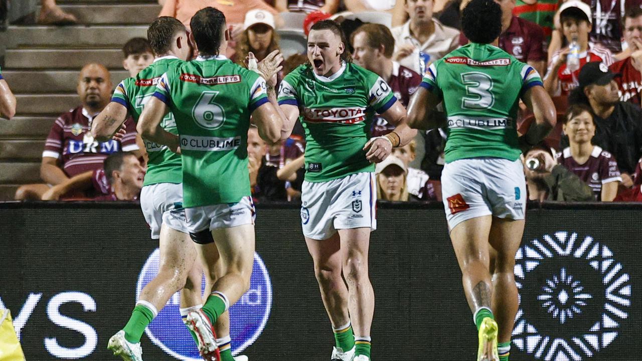 Noah Martin (centre)