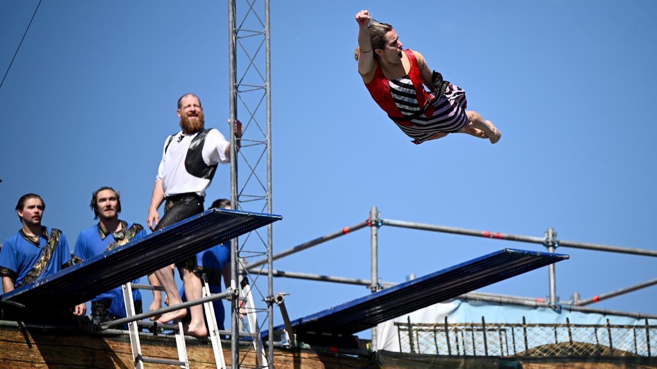 Milord Entertainment Pirate High Dive Show