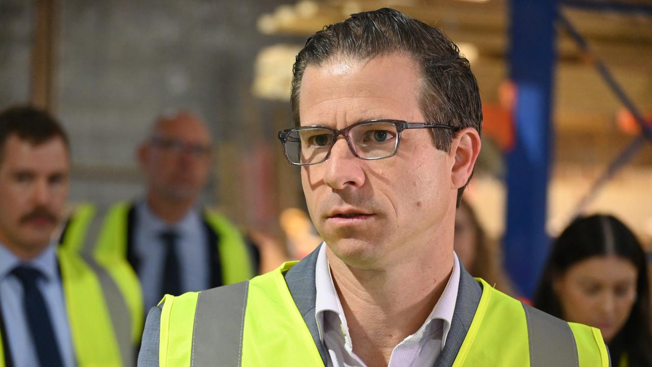 CHRIS LUXON BUILDERS VISIT UPPER HUTT