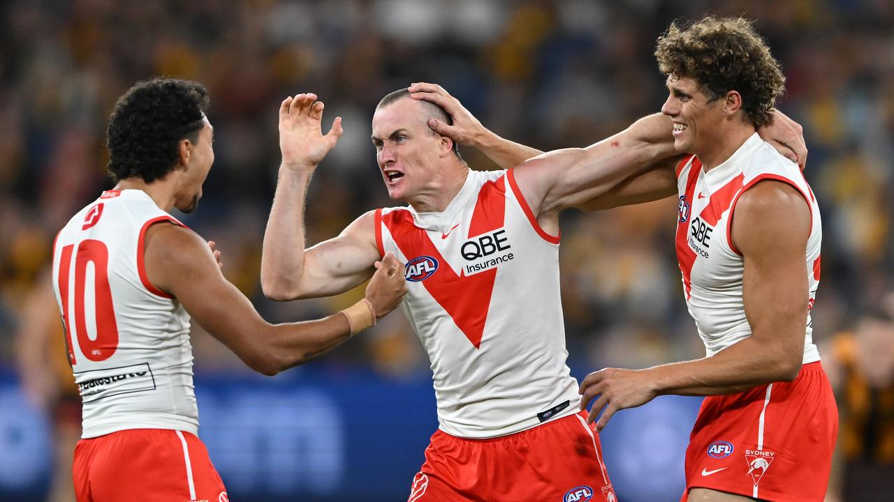 Chad Warner (centre).