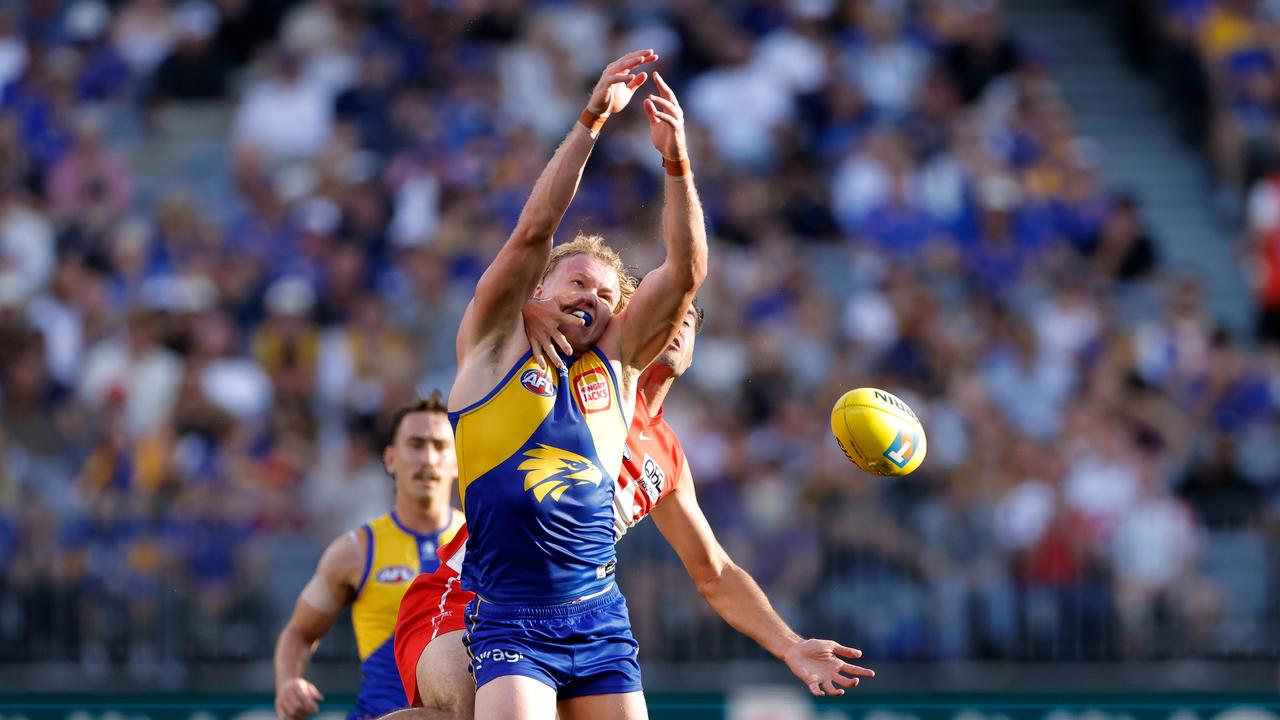 Logan McDonald of the Swans and Reuben Ginbey of the Eagles