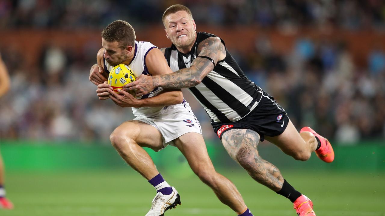 Collingwood's Jordan De Goey gave the Dockers' Sam Switkowski